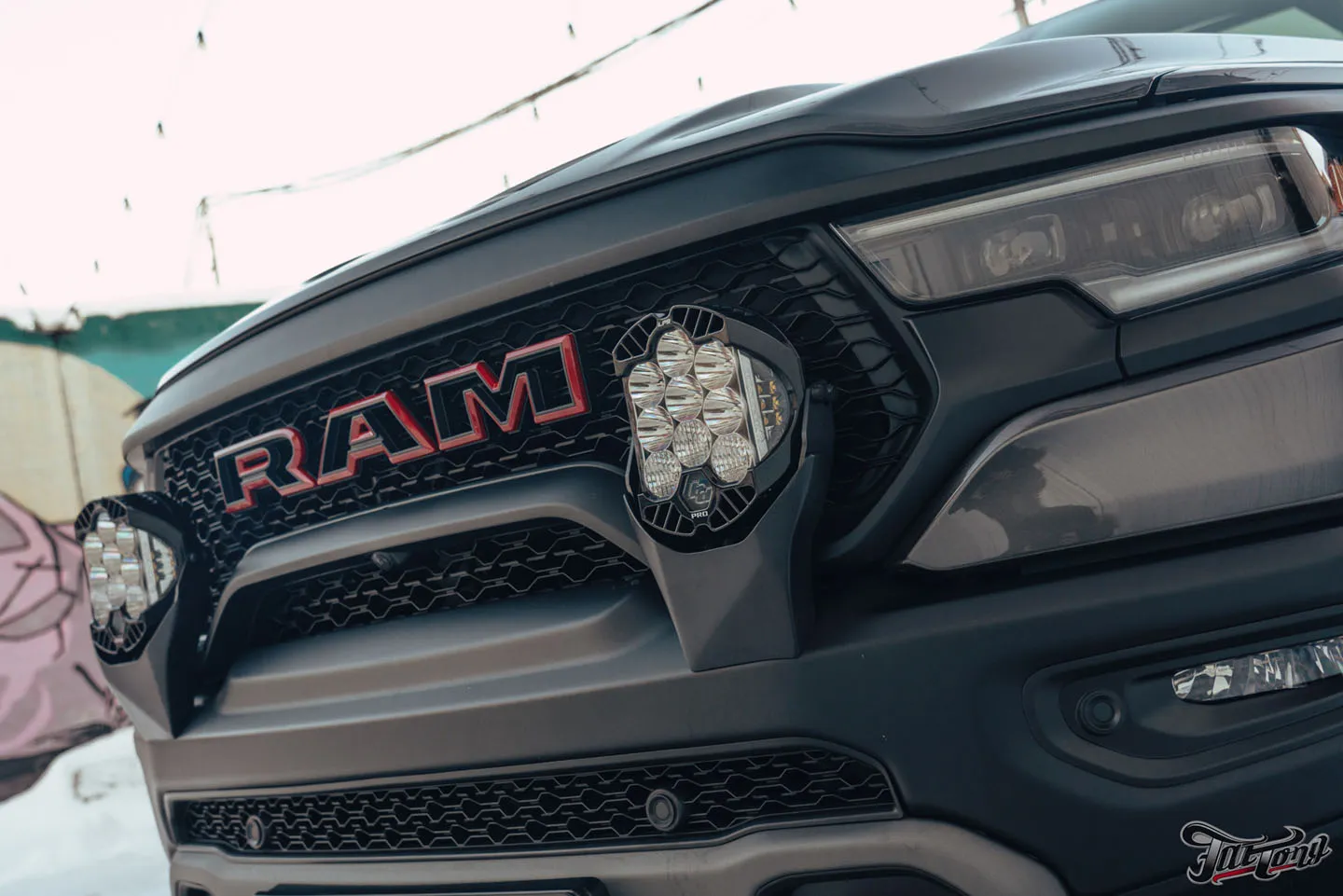 Усовершенствовали еще один RAM TRX, часть 2: новая выхлопная система, доводчики дверей, дополнительные источники света